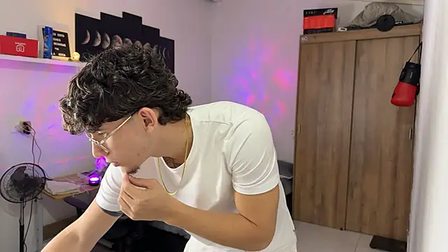 Kisan Smith online show from 11-24-25, 02:00