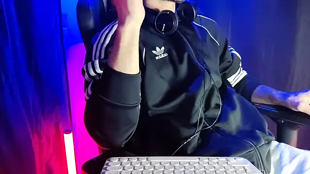 sexyboycolombi4 online show from 01-30-25, 06:13