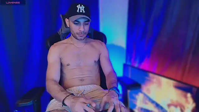 sexyboycolombi4 online show from 11-30-25, 12:25