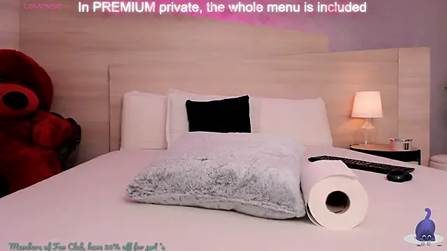 Snapshot of FoxxyClarise chatting on 02-18-25, 11:44 FoxxyClarise online show from 02-18-25, 11:44