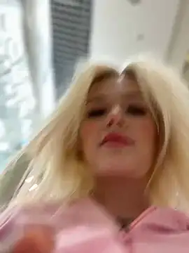 Snapshot of MilaDemies chatting on 12-20-24, 01:22 MilaDemies online show from 12-20-24, 01:22