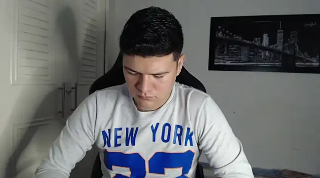 Snapshot of Plug_Control chatting on 12-10-24, 04:02 Plug Control online show from 12-10-24, 04:02