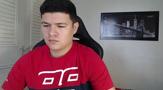 Snapshot of Plug_Control chatting on 12-12-24, 02:11 Plug Control online show from 12-12-24, 02:11