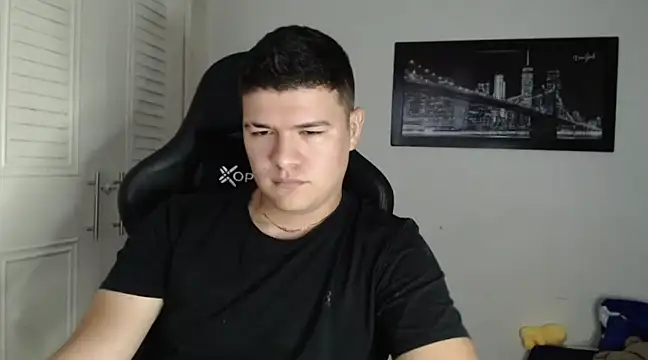 Snapshot of Plug_Control chatting on 01-04-25, 10:24 Plug Control online show from 01-04-25, 10:24