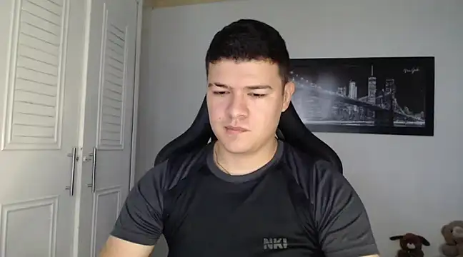 Snapshot of Plug_Control chatting on 01-08-25, 01:20 Plug Control online show from 01-08-25, 01:20