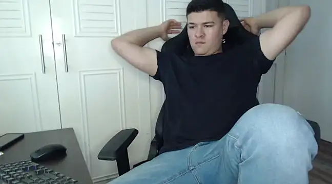 Snapshot of Plug_Control chatting on 01-14-25, 07:00 Plug Control online show from 01-14-25, 07:00