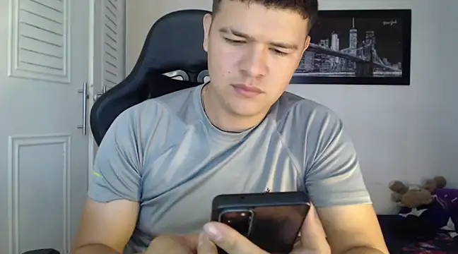 Snapshot of Plug_Control chatting on 01-28-25, 01:49 Plug Control online show from 01-28-25, 01:49