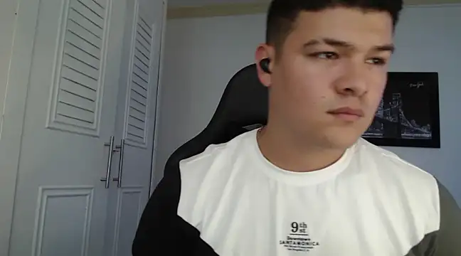 Snapshot of Plug_Control chatting on 01-28-25, 07:21 Plug Control online show from 01-28-25, 07:21