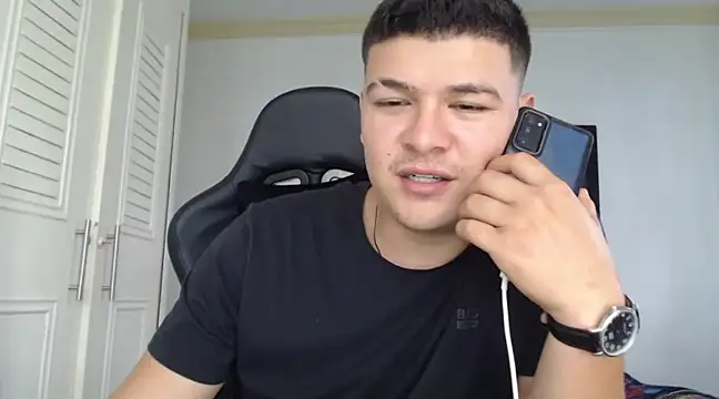 Snapshot of Plug_Control chatting on 02-01-25, 04:11 Plug Control online show from 02-01-25, 04:11