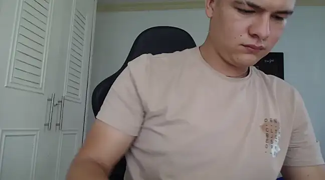 Snapshot of Plug_Control chatting on 02-02-25, 05:15 Plug Control online show from 02-02-25, 05:15