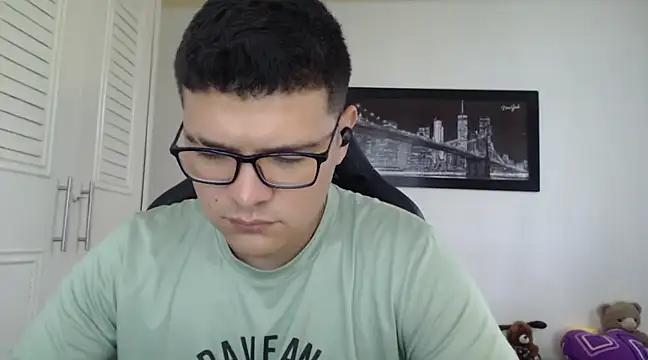 Snapshot of Plug_Control chatting on 02-05-25, 01:33 Plug Control online show from 02-05-25, 01:33