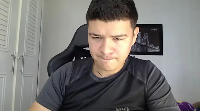 Snapshot of Plug_Control chatting on 02-12-25, 03:16 Plug Control online show from 02-12-25, 03:16