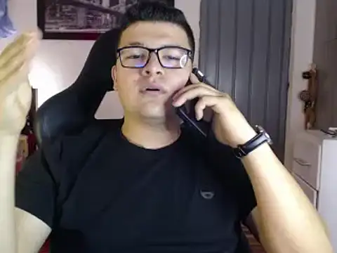 Snapshot of Plug_Control chatting on 02-21-25, 07:32 Plug Control online show from 02-21-25, 07:32