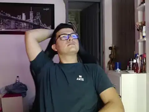 Snapshot of Plug_Control chatting on 02-25-25, 07:25 Plug Control online show from 02-25-25, 07:25