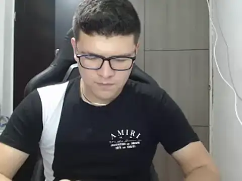 Snapshot of Plug_Control chatting on 03-01-25, 06:43 Plug Control online show from 03-01-25, 06:43