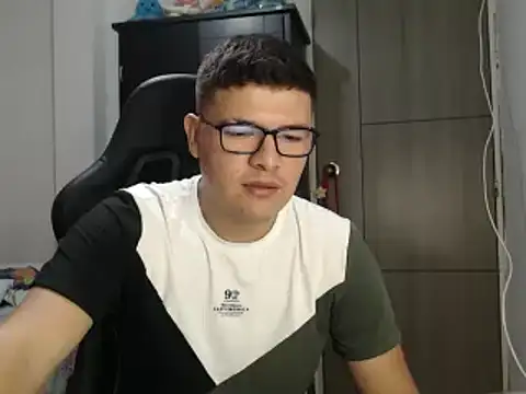 Snapshot of Plug_Control chatting on 03-04-25, 08:49 Plug Control online show from 03-04-25, 08:49