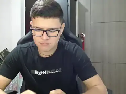 Snapshot of Plug_Control chatting on 03-06-25, 03:02 Plug Control online show from 03-06-25, 03:02