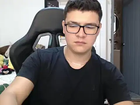 Snapshot of Plug_Control chatting on 03-18-25, 04:37 Plug Control online show from 03-18-25, 04:37