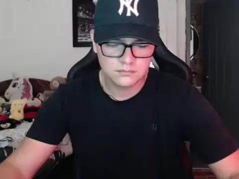 Snapshot of Plug_Control chatting on 03-18-25, 07:42 Plug Control online show from 03-18-25, 07:42