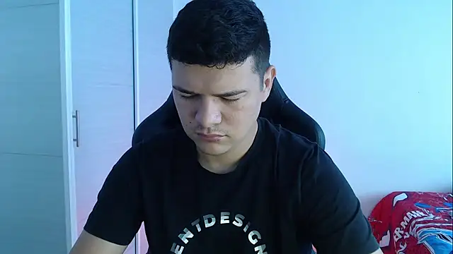 Snapshot of Plug_Control chatting on 09-09-25, 01:43 Plug Control online show from 09-09-25, 01:43