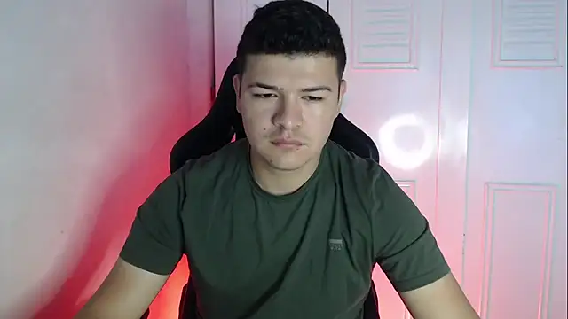 Snapshot of Plug_Control chatting on 09-10-25, 01:44 Plug Control online show from 09-10-25, 01:44