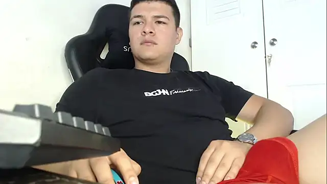 Snapshot of Plug_Control chatting on 09-11-25, 04:40 Plug Control online show from 09-11-25, 04:40