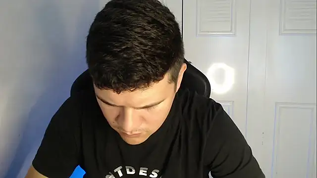 Snapshot of Plug_Control chatting on 09-16-25, 04:19 Plug Control online show from 09-16-25, 04:19