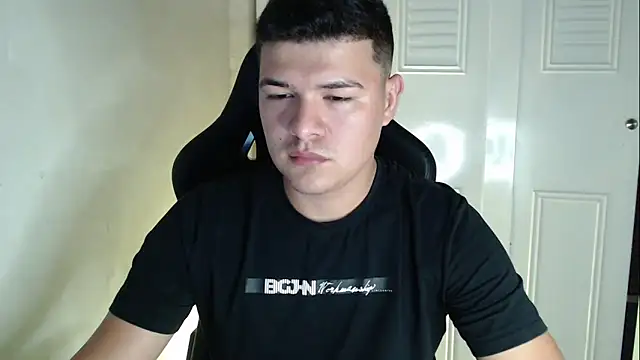 Snapshot of Plug_Control chatting on 09-24-25, 04:16 Plug Control online show from 09-24-25, 04:16