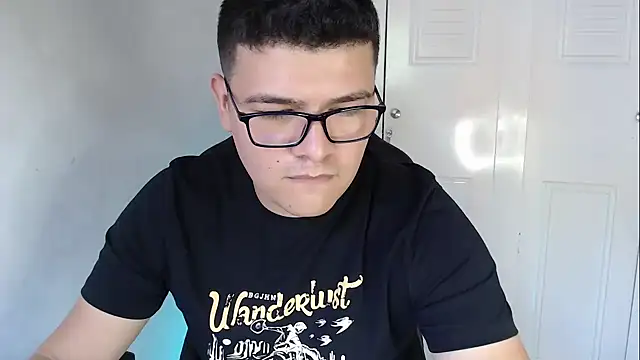 Snapshot of Plug_Control chatting on 09-26-25, 05:17 Plug Control online show from 09-26-25, 05:17