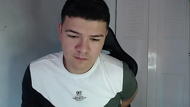 Snapshot of Plug_Control chatting on 09-28-25, 03:50 Plug Control online show from 09-28-25, 03:50