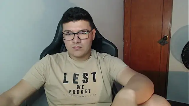 Snapshot of Plug_Control chatting on 12-17-25, 06:58 Plug Control online show from 12-17-25, 06:58