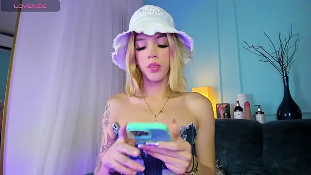 Courtney gonet online show from 01-17-25, 03:23