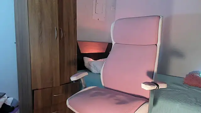 Snapshot of Carolinarossees chatting on 01-31-25, 11:13 Carolinarossees online show from 01-31-25, 11:13