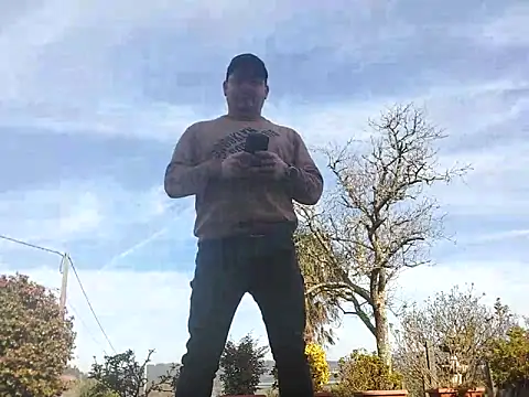 Jose HotLatino online show from 02-23-26, 02:58