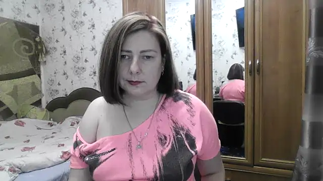 Snapshot of SophieNightAh chatting on 11-28-25, 07:49 SophieNightAh online show from 11-28-25, 07:49