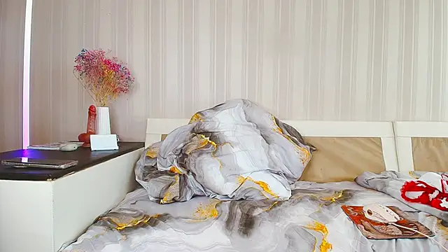 Meowroslava online show from 10-10-25, 01:43