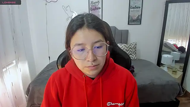 Amy joones online show from 10-04-25, 03:54