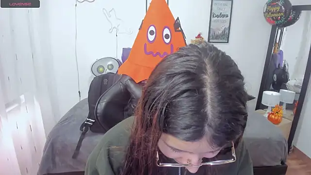 Amy joones online show from 10-29-25, 12:40