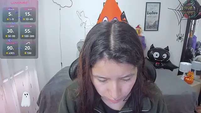 Amy joones online show from 10-31-25, 01:01