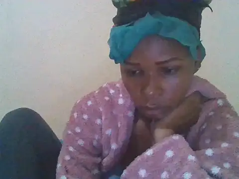 Snapshot of CharlotteDee chatting on 10-19-25, 06:03 CharlotteDee online show from 10-19-25, 06:03