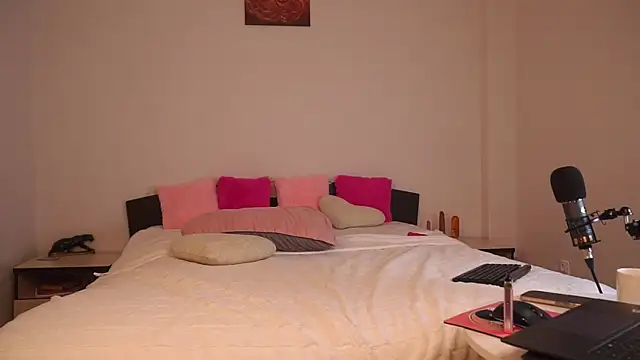 Snapshot of Arielgrace chatting on 10-29-25, 02:14 Arielgrace online show from 10-29-25, 02:14