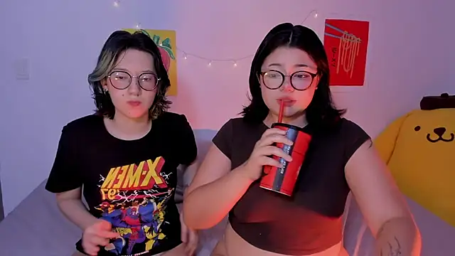 Snapshot of Gaby_Danna chatting on 10-15-25, 12:00 Gaby Danna online show from 10-15-25, 12:00