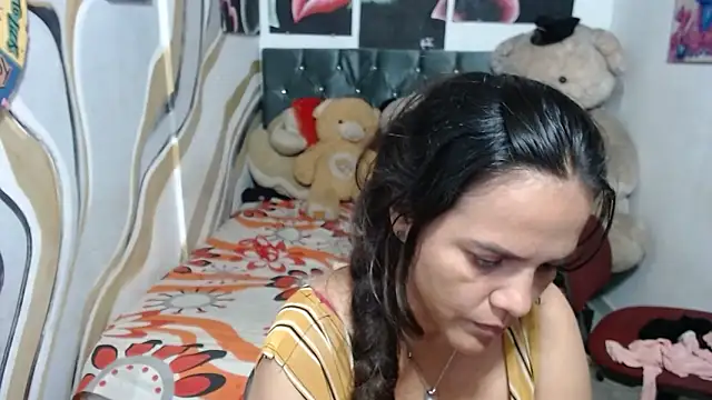 Snapshot of manzanahot9 chatting on 02-24-26, 07:45 manzanahot9 online show from 02-24-26, 07:45