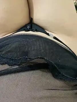 Snapshot of couple_shy chatting on 10-21-25, 01:50 couple shy online show from 10-21-25, 01:50