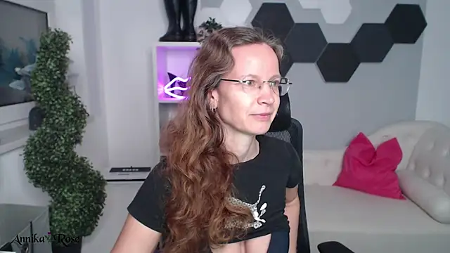 Snapshot of AnnikaRose chatting on 03-16-25, 12:00 AnnikaRose online show from 03-16-25, 12:00