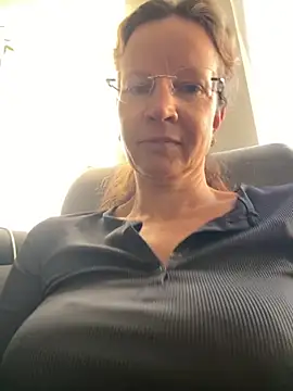 Snapshot of AnnikaRose chatting on 09-29-25, 06:07 AnnikaRose online show from 09-29-25, 06:07