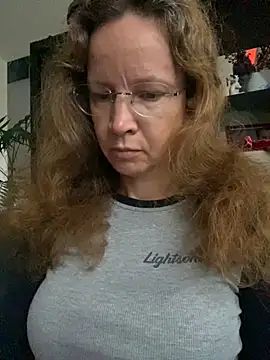 Snapshot of AnnikaRose chatting on 10-08-25, 06:00 AnnikaRose online show from 10-08-25, 06:00