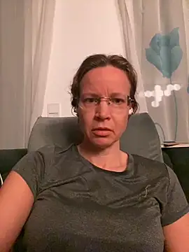 Snapshot of AnnikaRose chatting on 12-05-25, 06:44 AnnikaRose online show from 12-05-25, 06:44