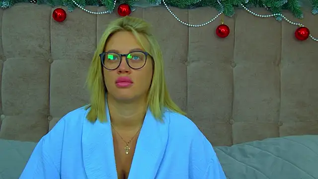 Snapshot of MariaNeumann chatting on 12-19-25, 06:20 MariaNeumann online show from 12-19-25, 06:20