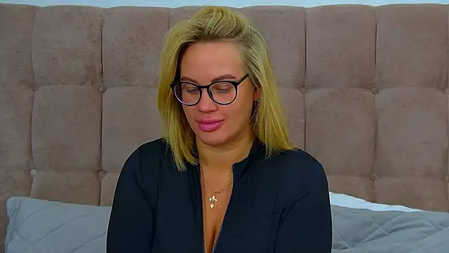 Snapshot of MariaNeumann chatting on 01-15-26, 06:29 MariaNeumann online show from 01-15-26, 06:29